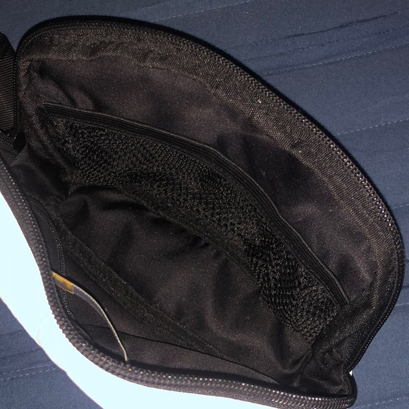 Small C&Ccalifornia FannyPac VNTG?Purse Crossbody 8”x5”x2”Washable Nylon - Picture 4 of 9